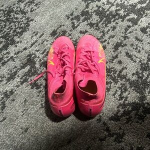 Nike Pink Athletic Shoes Sleek Design